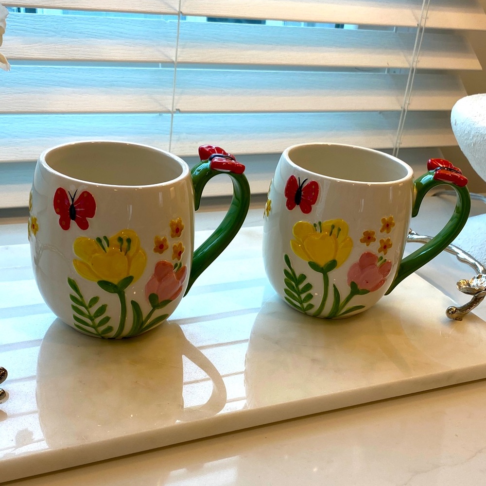 Pair of beautiful ceramic MUGs flowers, butterflies. SUPERCUTE 🌺💐🌸🦋🏝️  Lang
